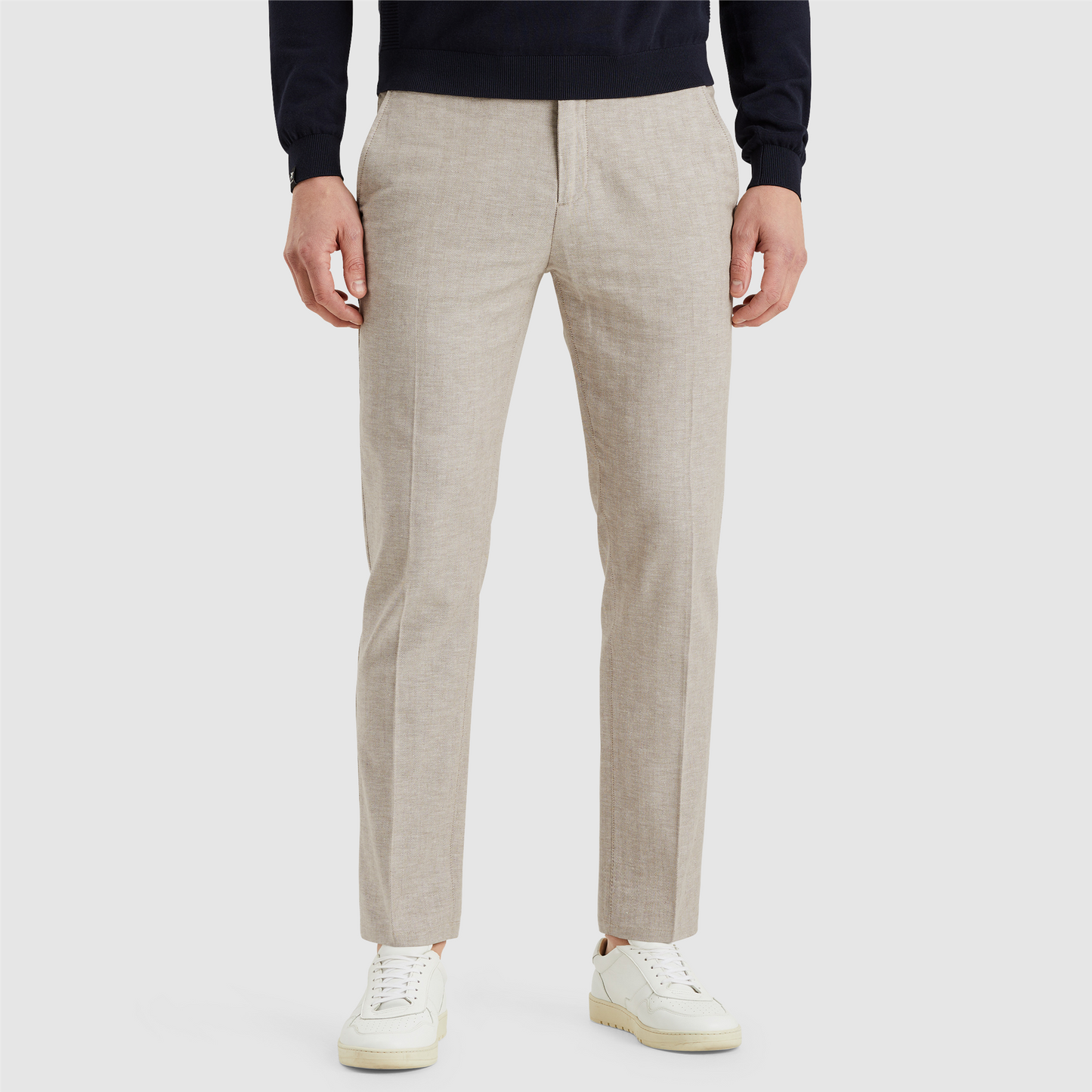 V11 Relaxed slim fit chino