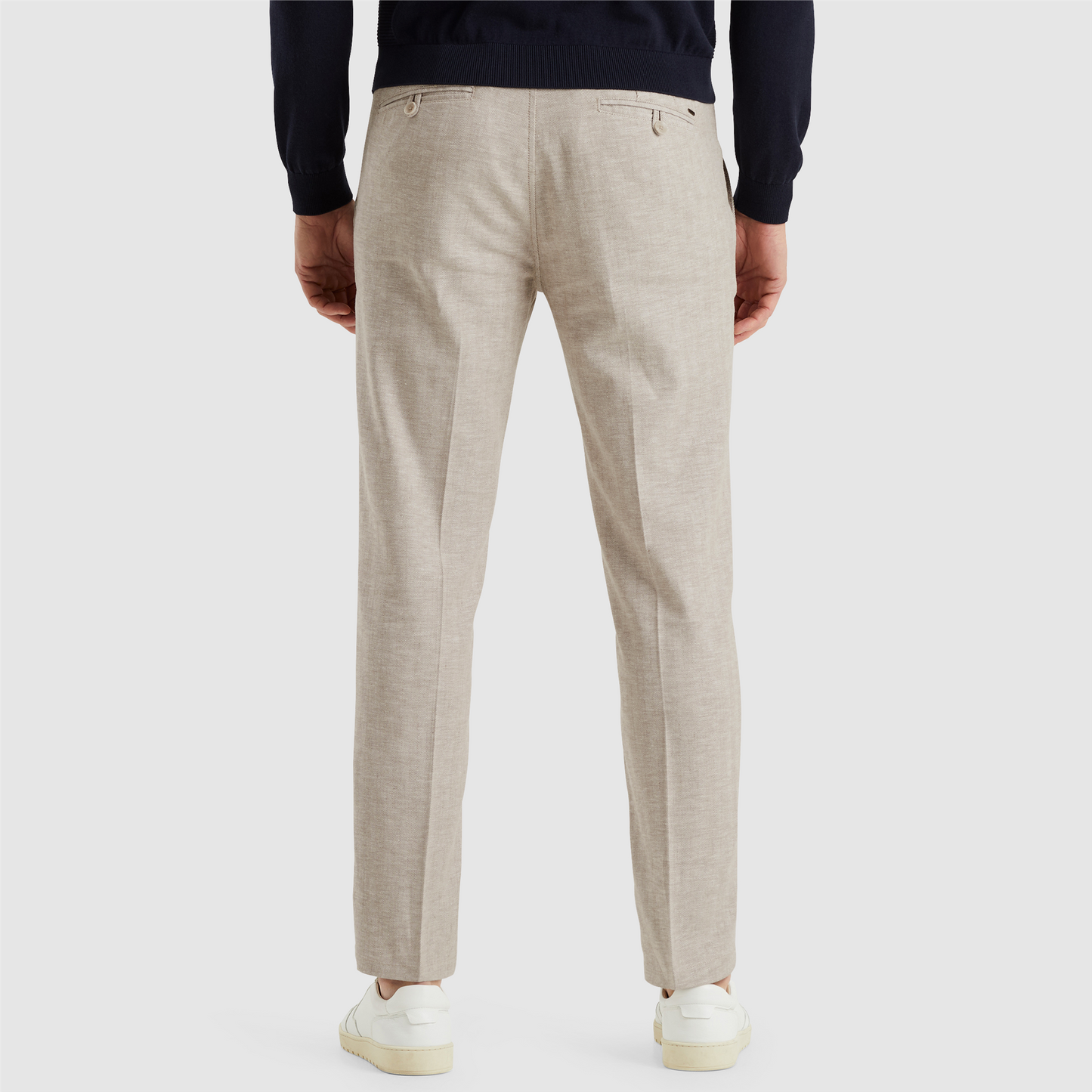 V11 Relaxed slim fit chino